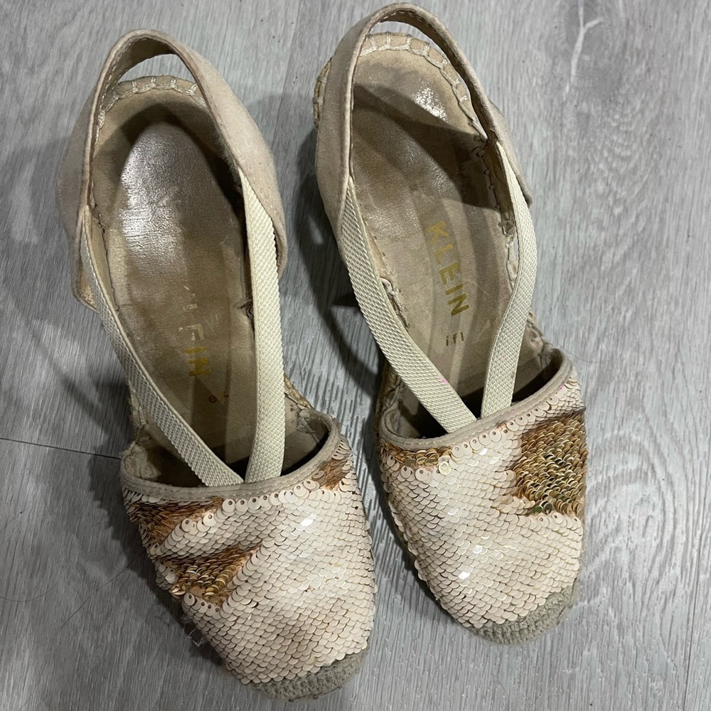 Anne Klein size 71/2 very comfortable still have life - Picture 5 of 9